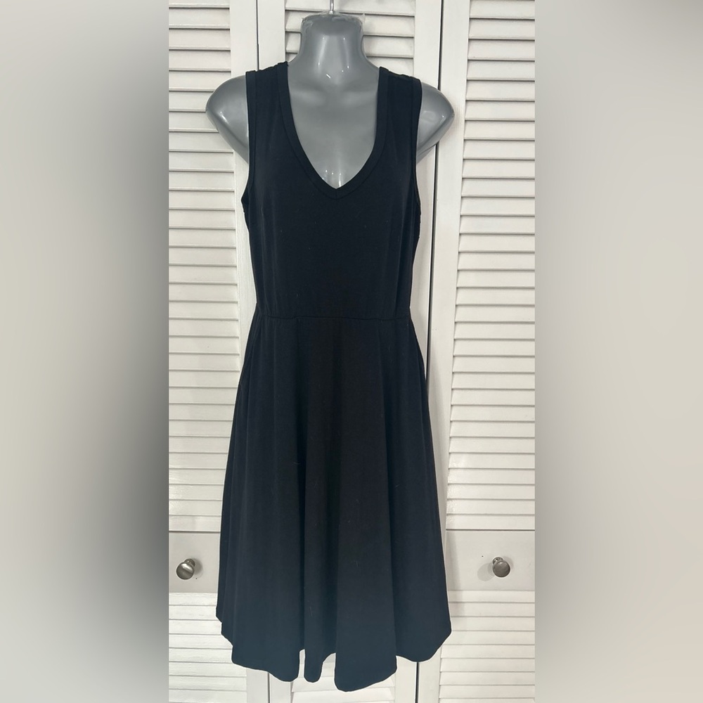 Classic Black V-Neck Sleeveless Dress